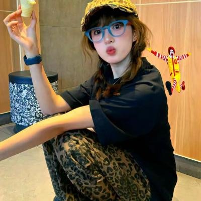 50英尺高的女人
